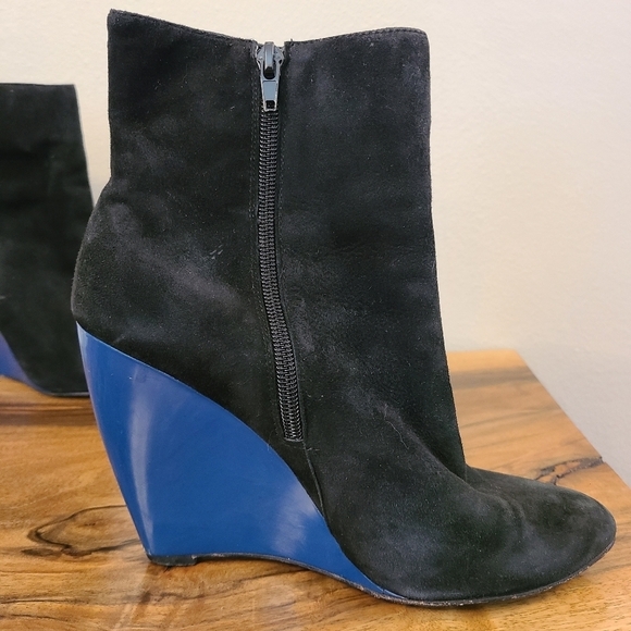 Pour la Victoire Ravel Suede Black & Blue Wedge Booties - Picture 5 of 15